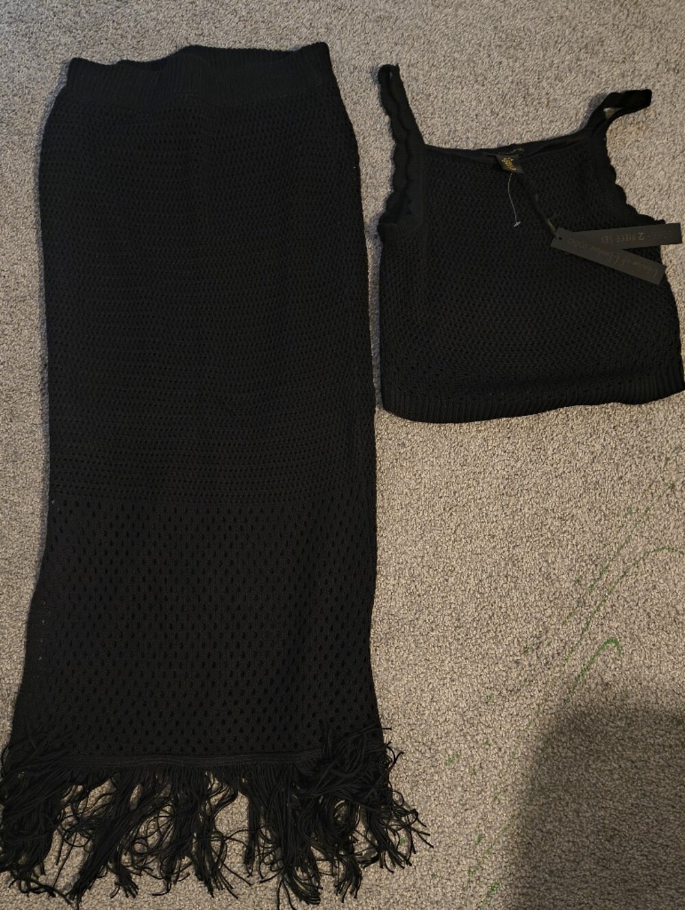 House of Harlow 1960 Black Knit Fringe Scarf Set
